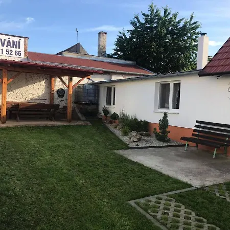Chalupa Na Lipove V Hlohovci Hlohovec Exterior photo