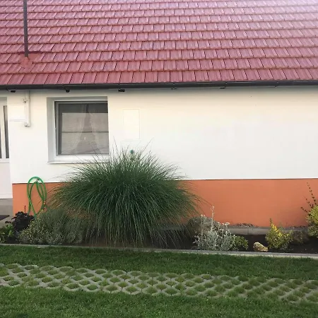 Chalupa Na Lipove V Hlohovci Hlohovec Exterior photo