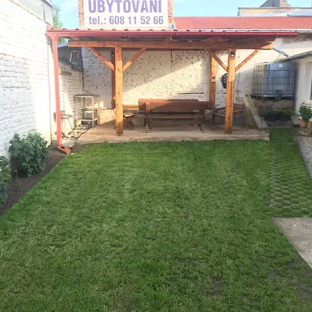 Chalupa Na Lipove V Hlohovci Hlohovec Exterior photo